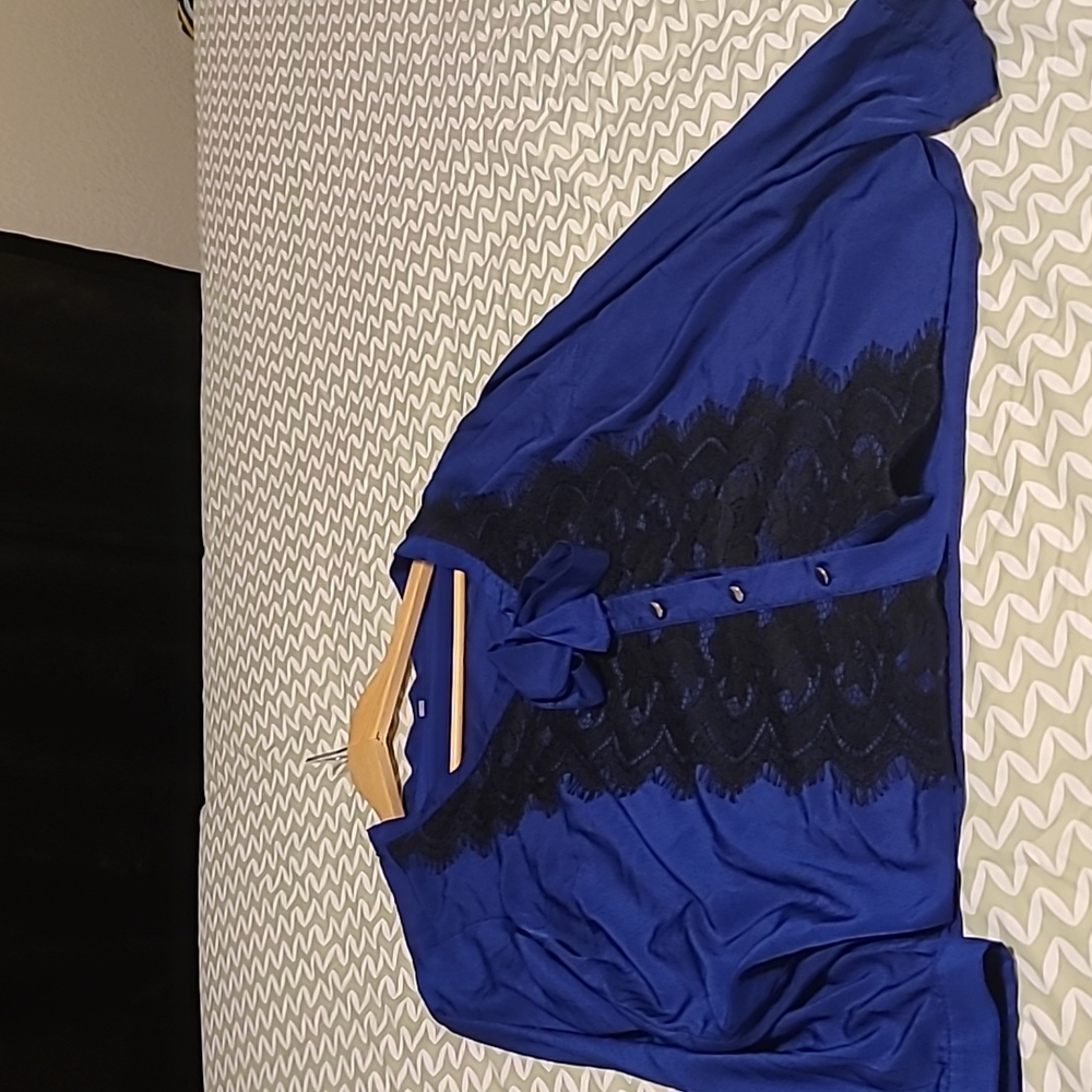Blouses - Picture 3 of 4